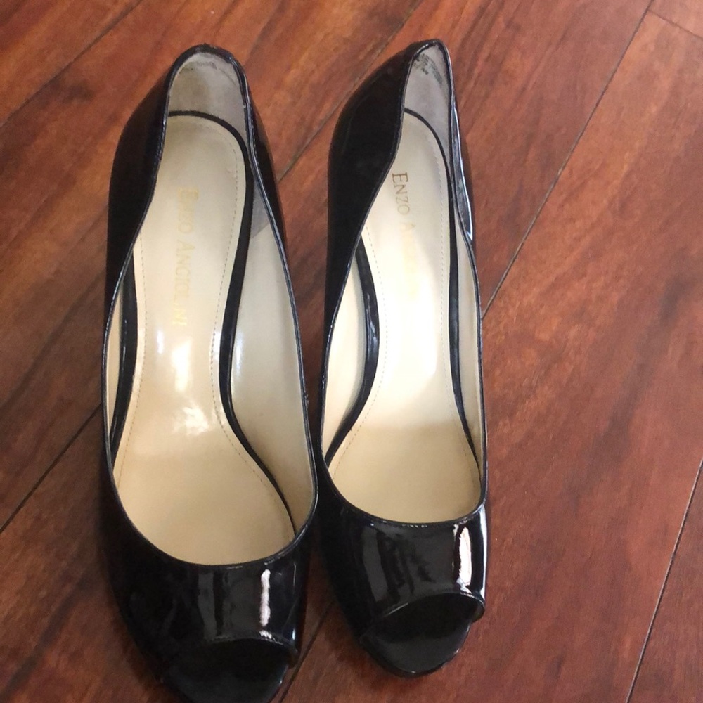 Open toe shoes